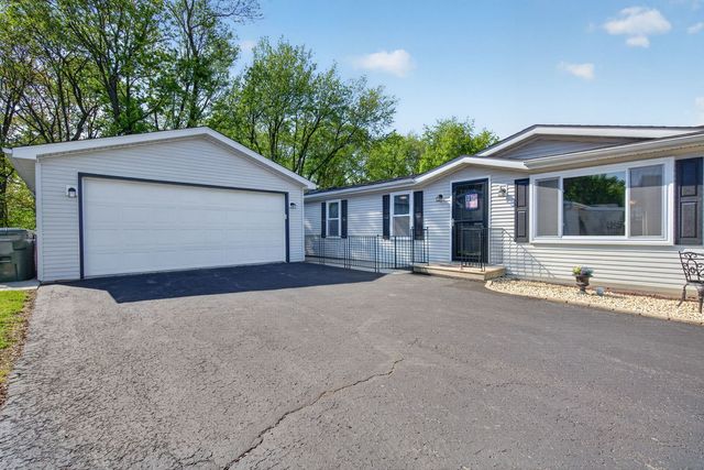 22533 S Woodside Drive, Channahon, IL 60410
