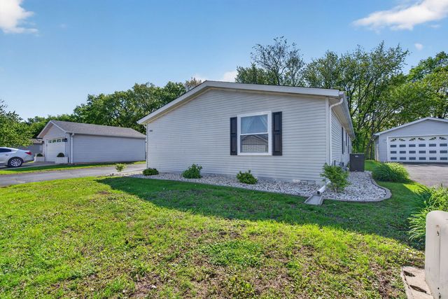 22533 S Woodside Drive, Channahon, IL 60410