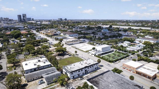 2032 N Dixie Highway 12, West Palm Beach, FL 33407