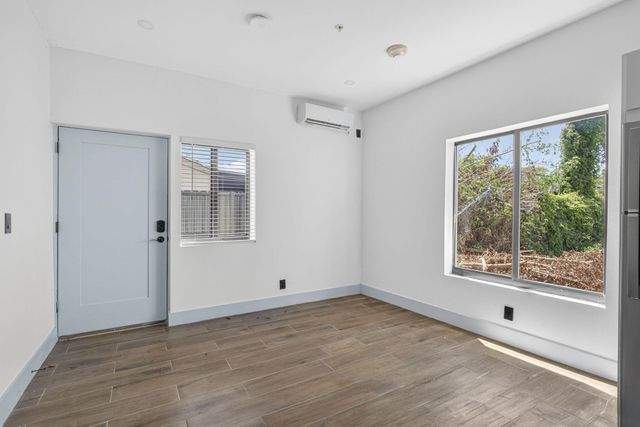 2032 N Dixie Highway 12, West Palm Beach, FL 33407