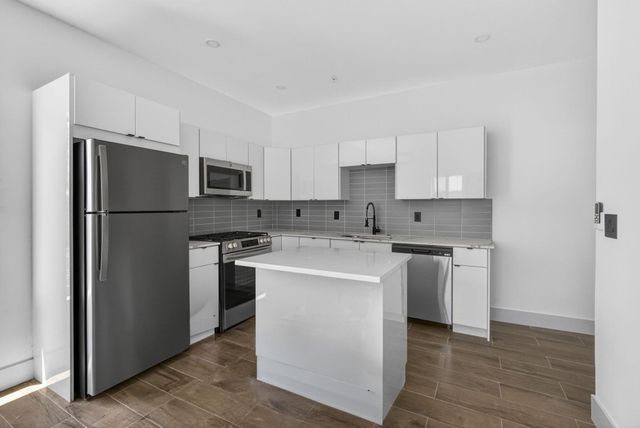 2032 N Dixie Highway 12, West Palm Beach, FL 33407