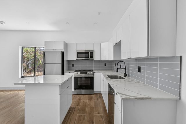 2032 N Dixie Highway 12, West Palm Beach, FL 33407