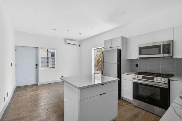 2032 N Dixie Highway 12, West Palm Beach, FL 33407