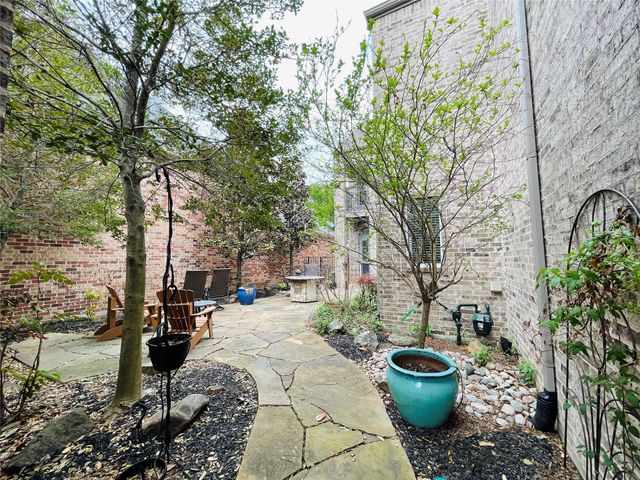 40 Emerald Pond Drive, Frisco, TX 75034