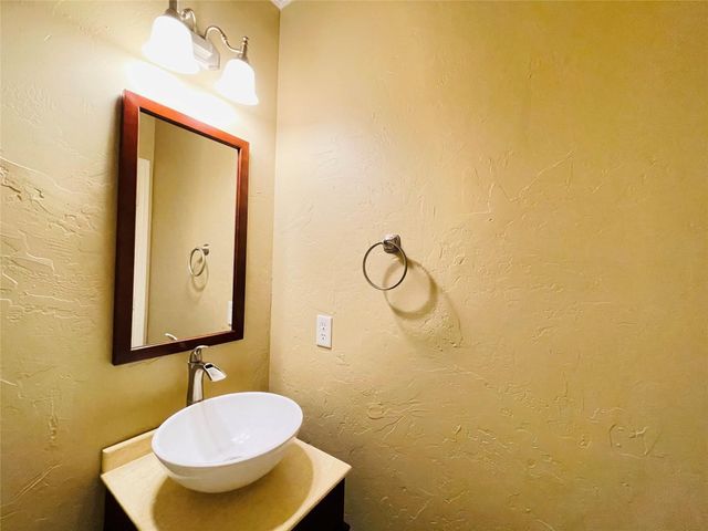 40 Emerald Pond Drive, Frisco, TX 75034
