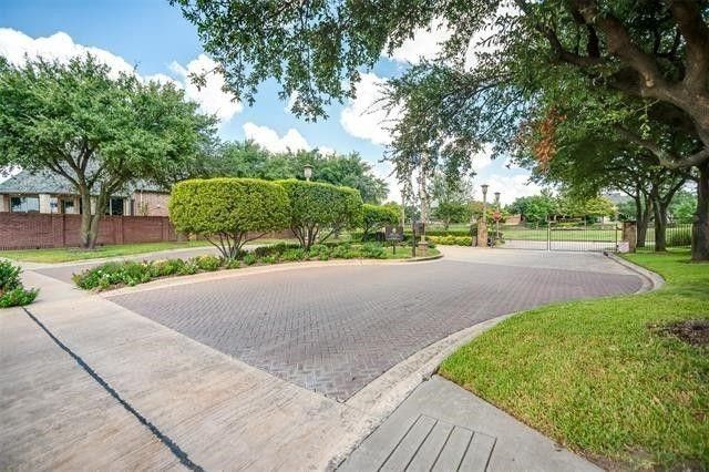 40 Emerald Pond Drive, Frisco, TX 75034