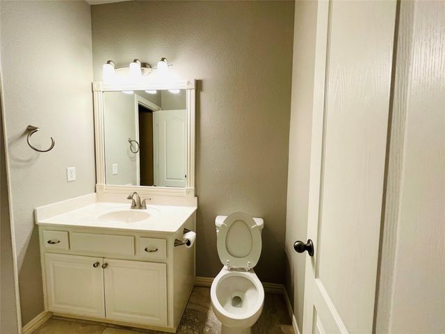 40 Emerald Pond Drive, Frisco, TX 75034
