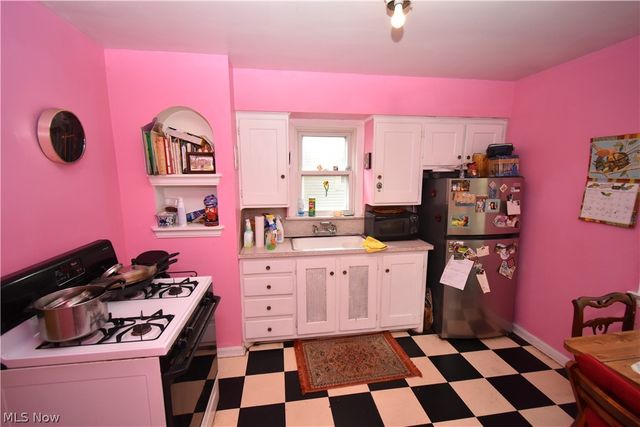 4137 W 157th Street, Cleveland, OH 44135