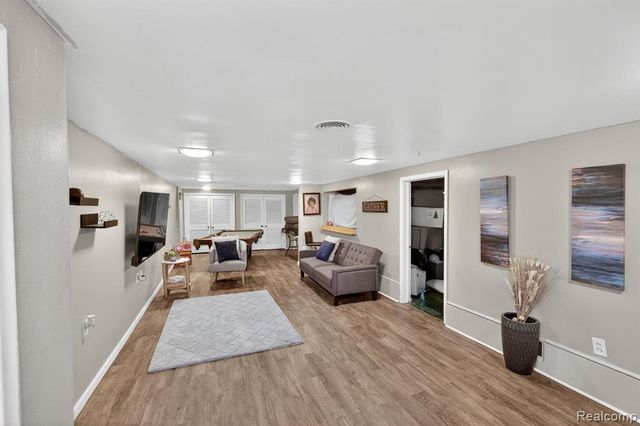 20924 Bon Brae Street, Saint Clair Shores, MI 48081