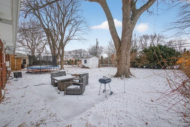 20924 Bon Brae Street, Saint Clair Shores, MI 48081