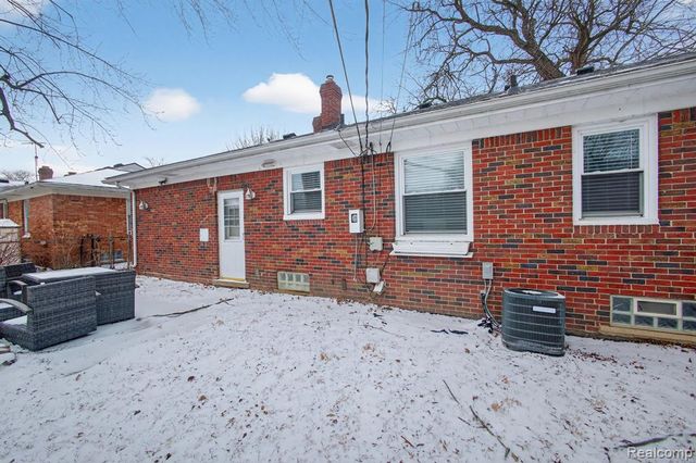 20924 Bon Brae Street, Saint Clair Shores, MI 48081