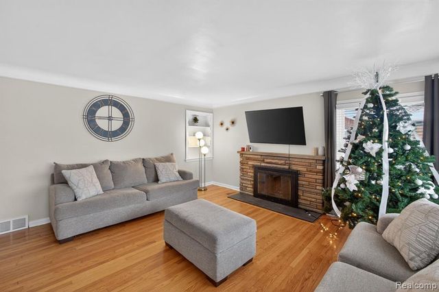 20924 Bon Brae Street, Saint Clair Shores, MI 48081