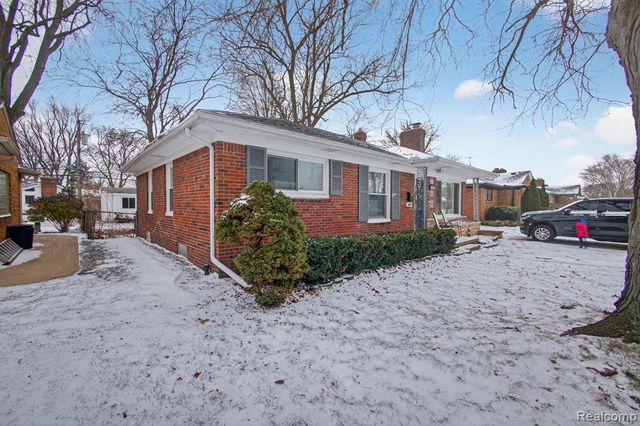 20924 Bon Brae Street, Saint Clair Shores, MI 48081