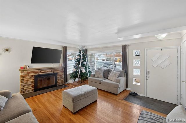 20924 Bon Brae Street, Saint Clair Shores, MI 48081