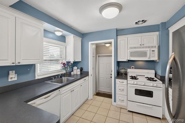 20924 Bon Brae Street, Saint Clair Shores, MI 48081