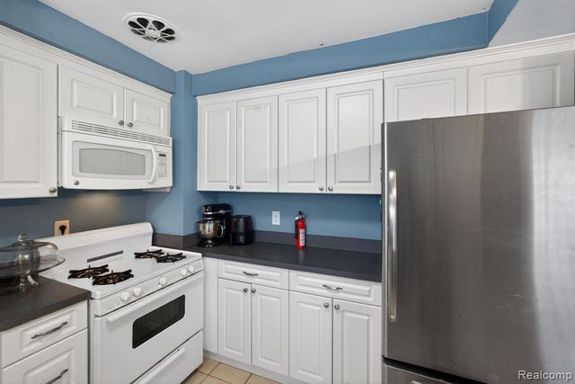 20924 Bon Brae Street, Saint Clair Shores, MI 48081