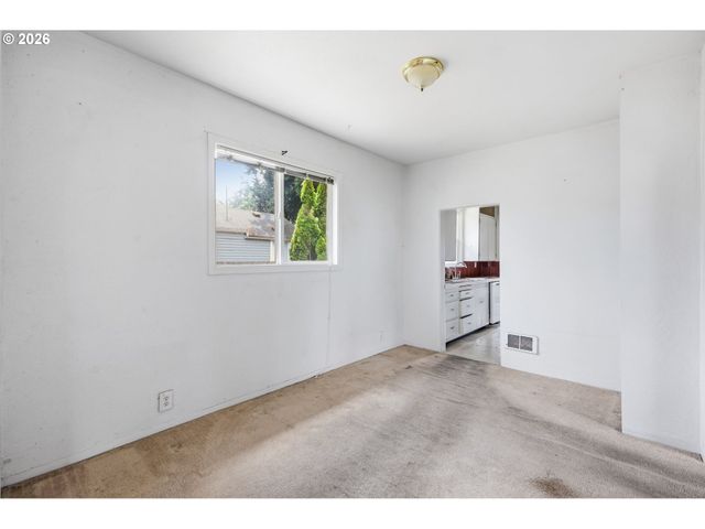 355 N GROVE Ct, Eugene, OR 97404