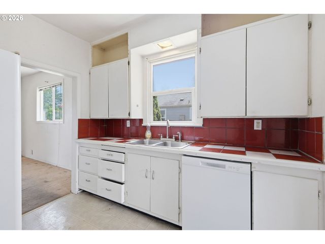 355 N GROVE Ct, Eugene, OR 97404