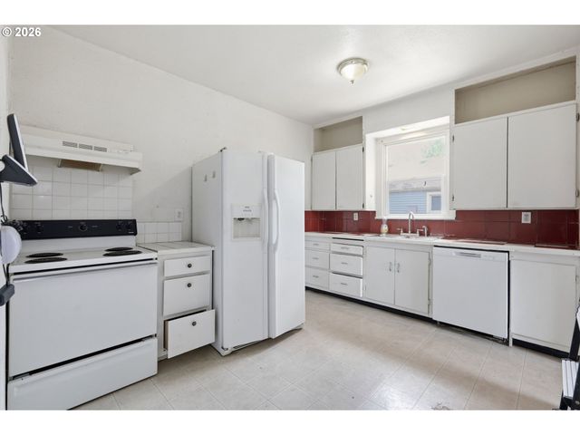 355 N GROVE Ct, Eugene, OR 97404