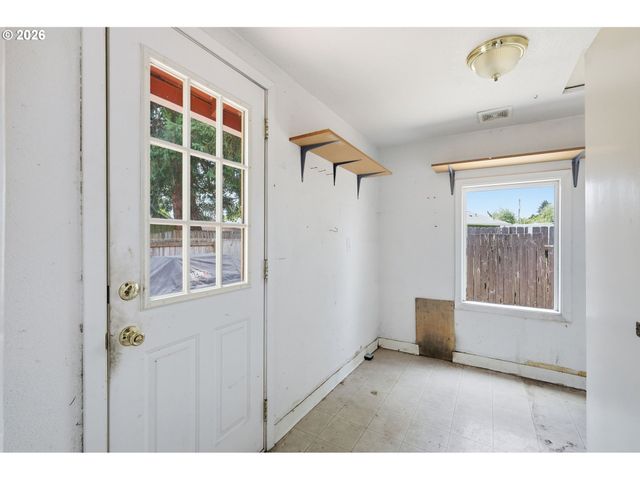 355 N GROVE Ct, Eugene, OR 97404