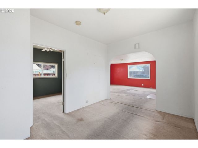 355 N GROVE Ct, Eugene, OR 97404