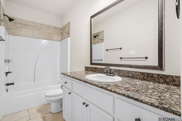 8127 Valencia Ct, Baton Rouge, LA 70820