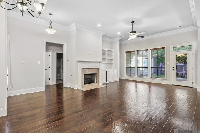 8127 Valencia Ct, Baton Rouge, LA 70820