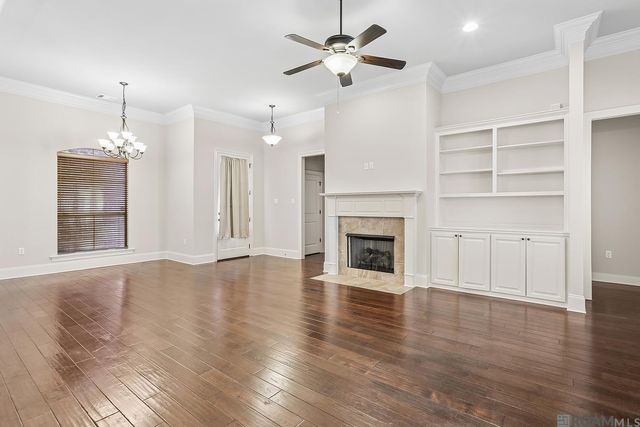 8127 Valencia Ct, Baton Rouge, LA 70820