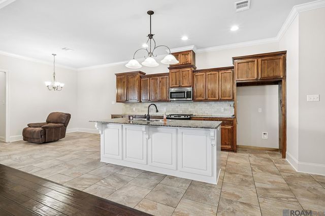 8127 Valencia Ct, Baton Rouge, LA 70820