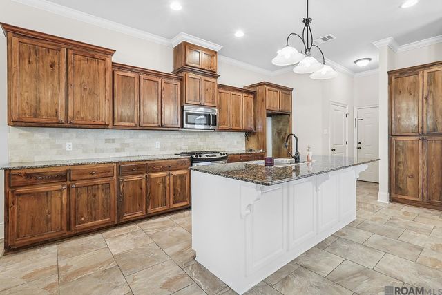 8127 Valencia Ct, Baton Rouge, LA 70820