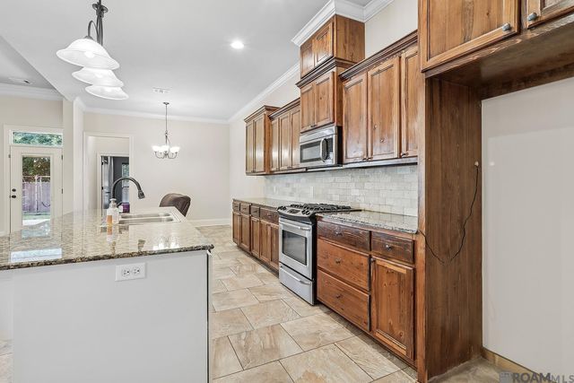 8127 Valencia Ct, Baton Rouge, LA 70820