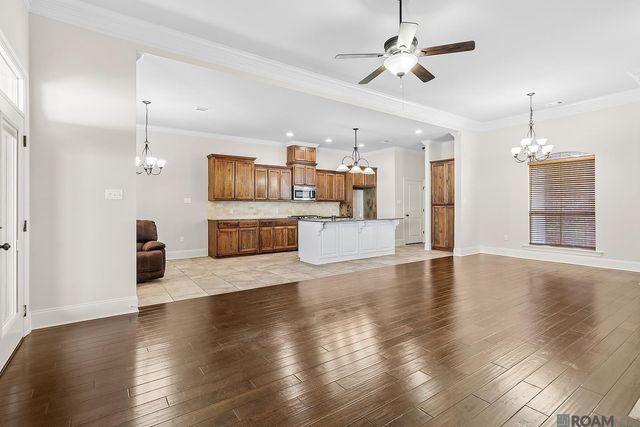 8127 Valencia Ct, Baton Rouge, LA 70820