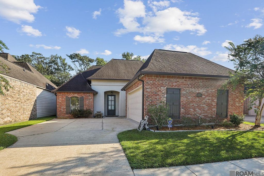 8127 Valencia Ct, Baton Rouge, LA 70820