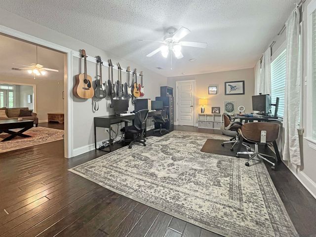 8232 Hermitage Dr, Denham Springs, LA 70726