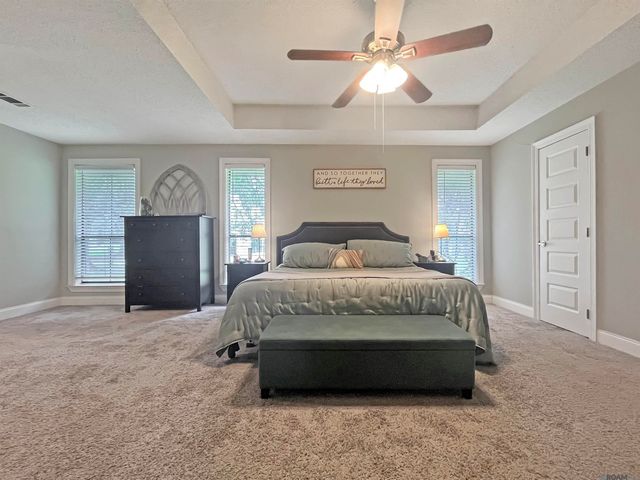 8232 Hermitage Dr, Denham Springs, LA 70726