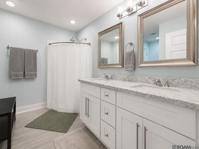 8232 Hermitage Dr, Denham Springs, LA 70726