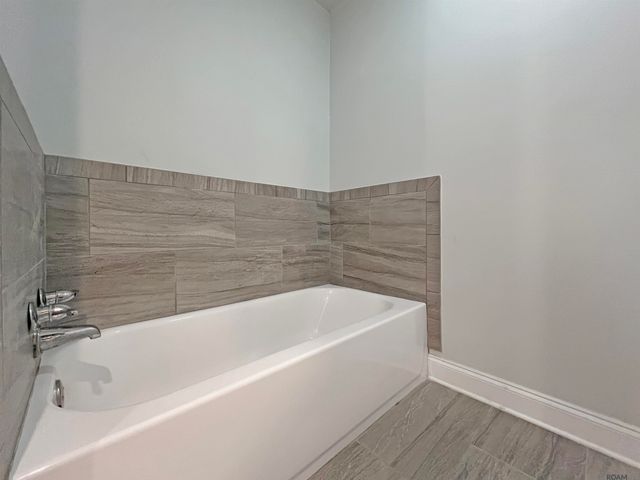 8232 Hermitage Dr, Denham Springs, LA 70726