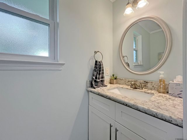 8232 Hermitage Dr, Denham Springs, LA 70726