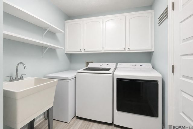8232 Hermitage Dr, Denham Springs, LA 70726
