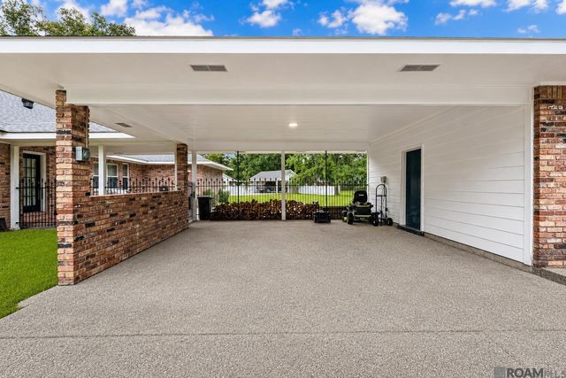 8232 Hermitage Dr, Denham Springs, LA 70726