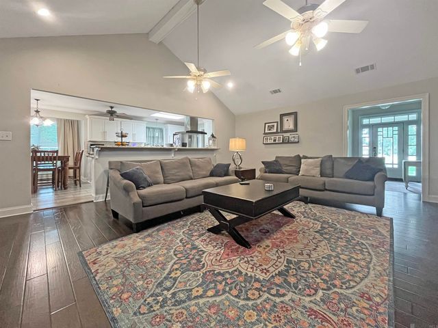 8232 Hermitage Dr, Denham Springs, LA 70726
