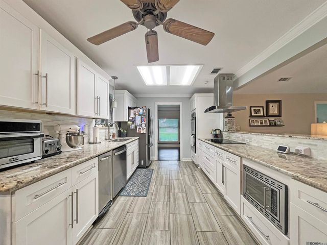 8232 Hermitage Dr, Denham Springs, LA 70726