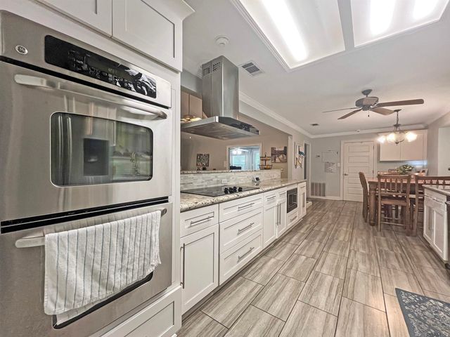 8232 Hermitage Dr, Denham Springs, LA 70726