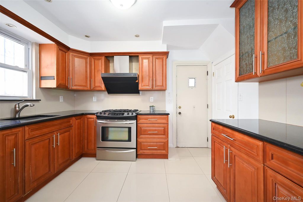 82-17 166th Street, Jamaica, NY 11432 — photo 3