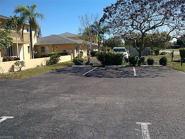4613 SW 8th PL # 4, Cape Coral, FL 33914