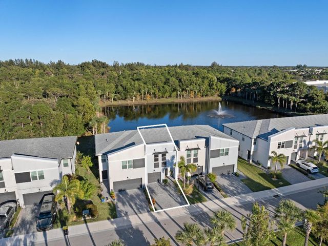 3931 SE Mentmore Lane, Stuart, FL 34997