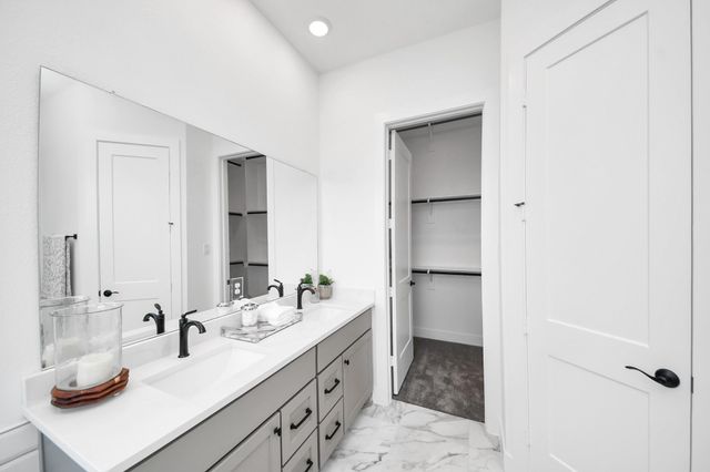 9438 Chateau Hill, Iowa Colony, TX 77578