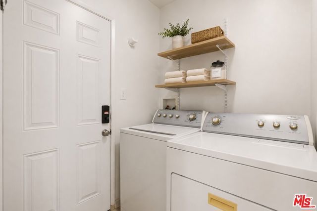 6033 Fallbrook Avenue, Woodland Hills (los Angeles), CA 91367