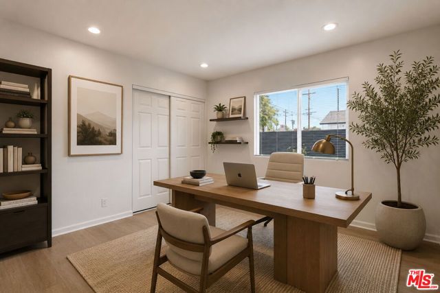 6033 Fallbrook Avenue, Woodland Hills (los Angeles), CA 91367