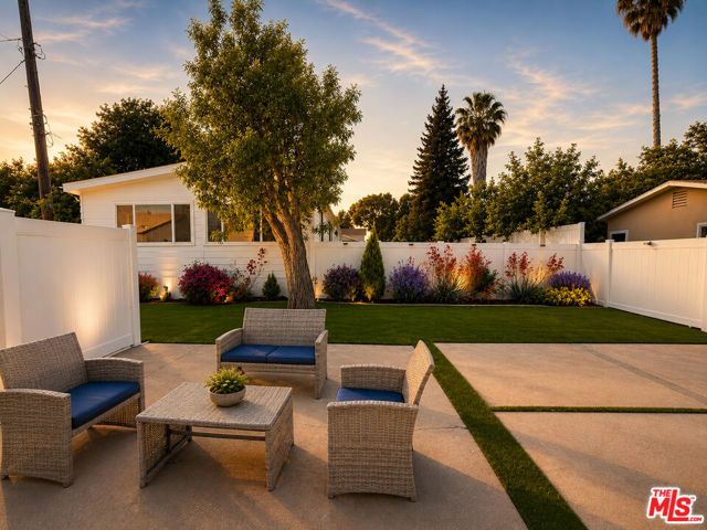 6033 Fallbrook Avenue, Woodland Hills (los Angeles), CA 91367